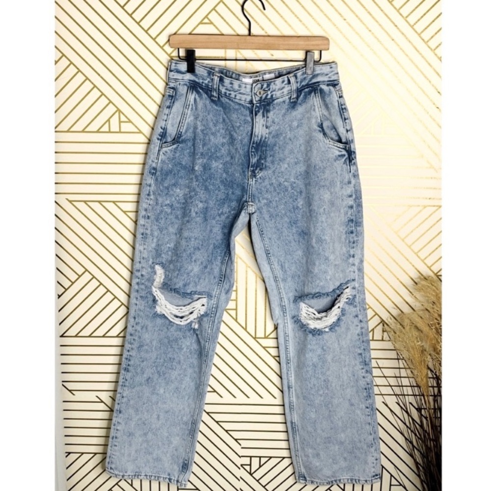 Bershka 90’s style distressed jeans